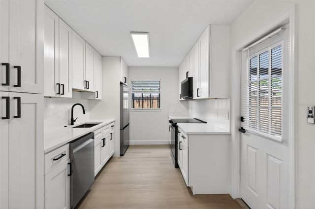 6020 CRESTHILL DRIVE, Tampa, FL 33615