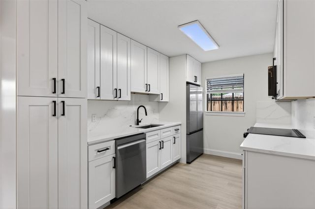 6020 CRESTHILL DRIVE, Tampa, FL 33615