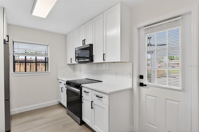 6020 CRESTHILL DRIVE, Tampa, FL 33615