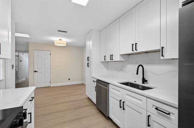 6020 CRESTHILL DRIVE, Tampa, FL 33615