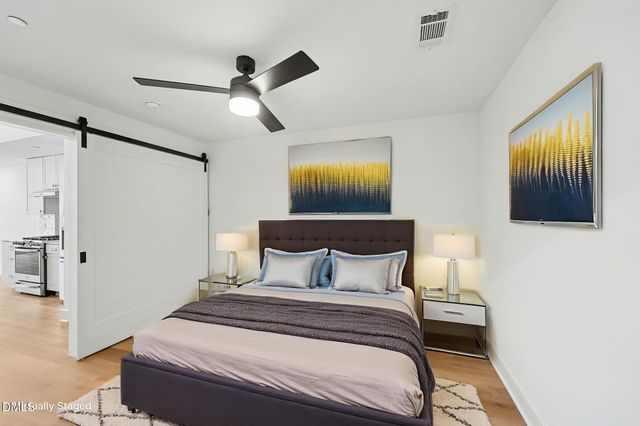 615 Daniels Street 111, Raleigh, NC 27605