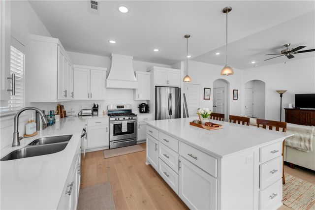 4027 E Utica Lane, Fayetteville, AR 72701