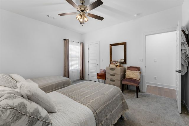 4027 E Utica Lane, Fayetteville, AR 72701