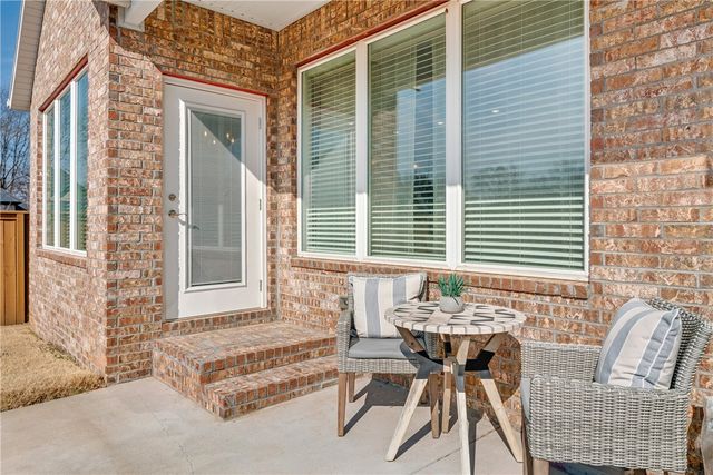 4027 E Utica Lane, Fayetteville, AR 72701