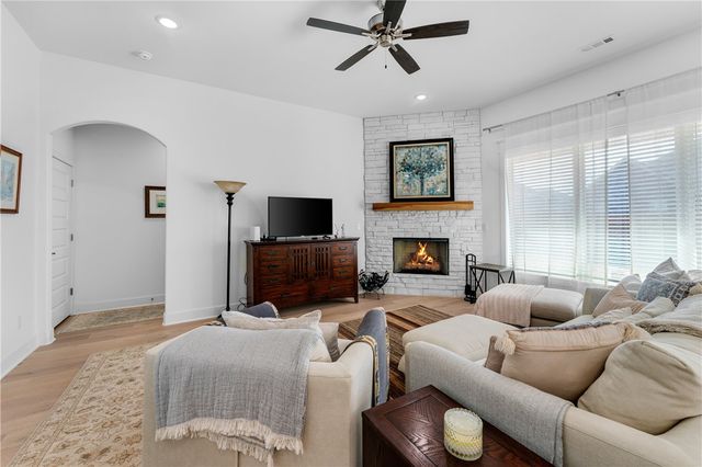 4027 E Utica Lane, Fayetteville, AR 72701