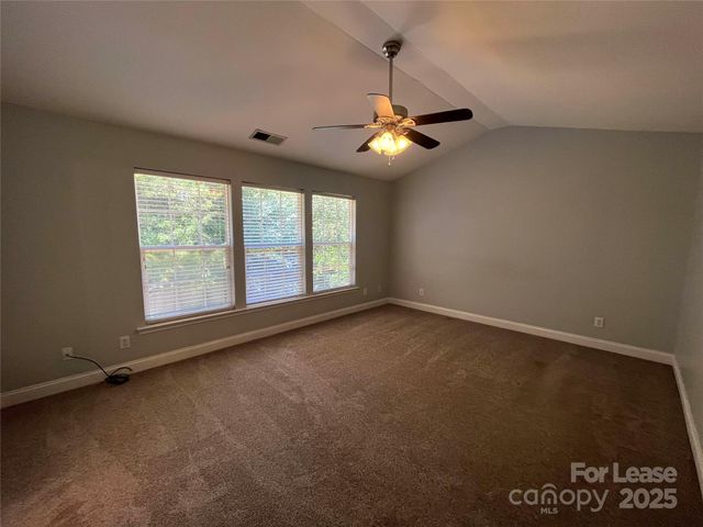 8601 Fieldcroft Drive, Charlotte, NC 28277