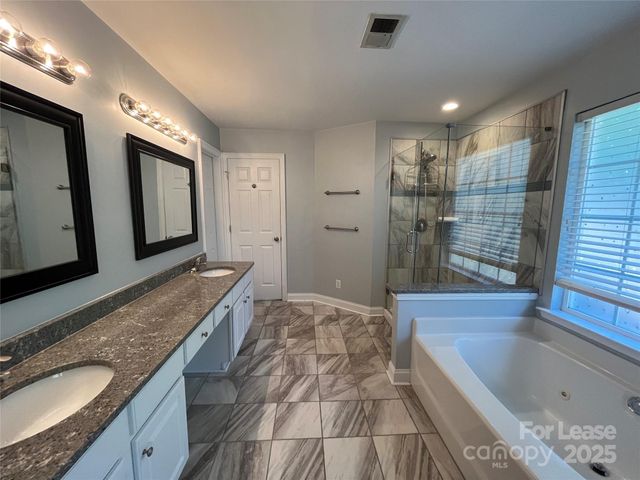 8601 Fieldcroft Drive, Charlotte, NC 28277