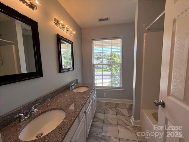 8601 Fieldcroft Drive, Charlotte, NC 28277