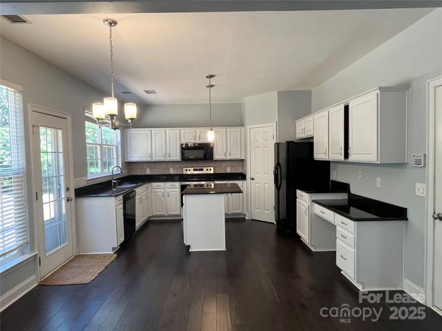 8601 Fieldcroft Drive, Charlotte, NC 28277