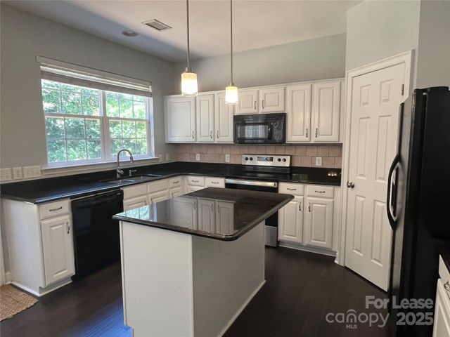 8601 Fieldcroft Drive, Charlotte, NC 28277