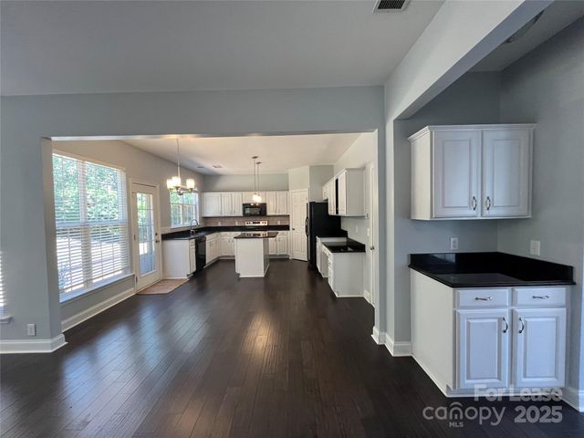 8601 Fieldcroft Drive, Charlotte, NC 28277