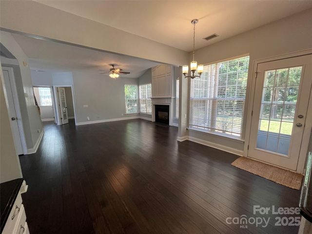 8601 Fieldcroft Drive, Charlotte, NC 28277