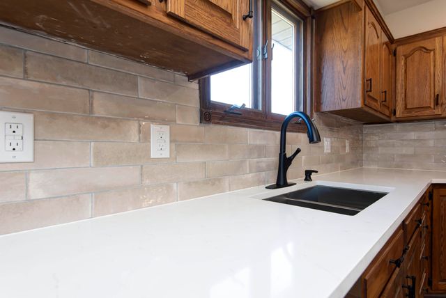 805 W Briarwood Lane, Nixa, MO 65714