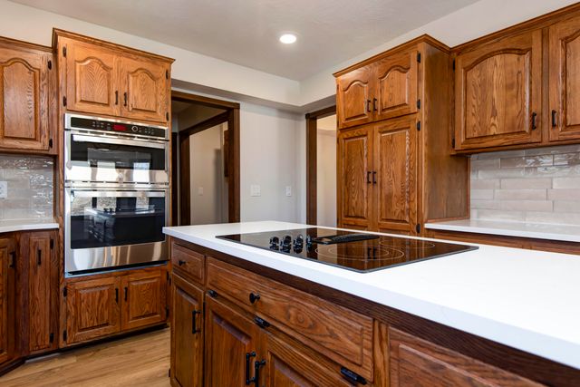 805 W Briarwood Lane, Nixa, MO 65714