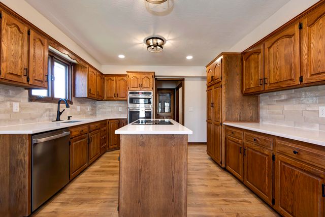 805 W Briarwood Lane, Nixa, MO 65714