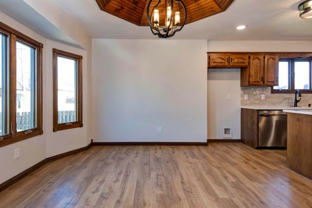 805 W Briarwood Lane, Nixa, MO 65714