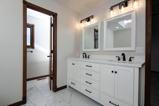 805 W Briarwood Lane, Nixa, MO 65714