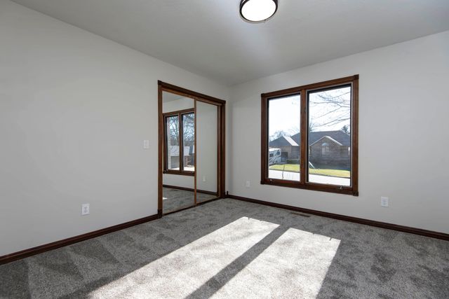 805 W Briarwood Lane, Nixa, MO 65714