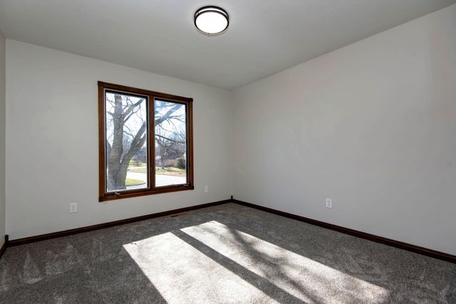 805 W Briarwood Lane, Nixa, MO 65714