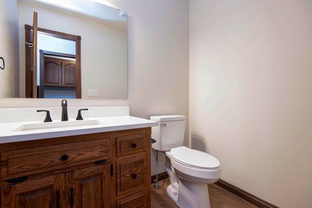 805 W Briarwood Lane, Nixa, MO 65714