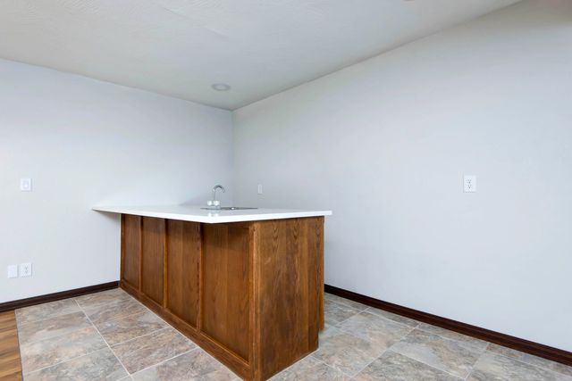 805 W Briarwood Lane, Nixa, MO 65714