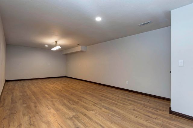 805 W Briarwood Lane, Nixa, MO 65714