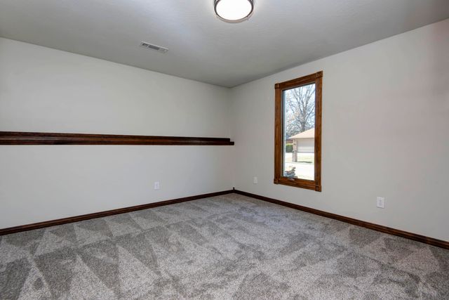 805 W Briarwood Lane, Nixa, MO 65714