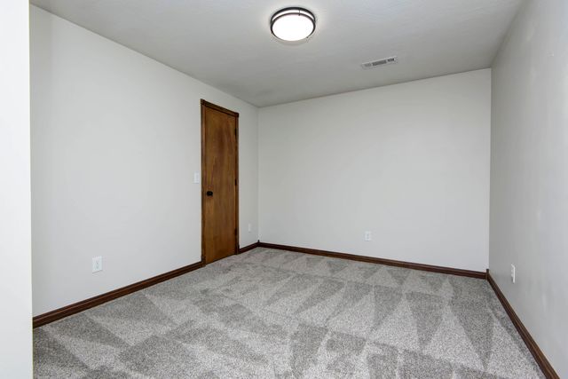 805 W Briarwood Lane, Nixa, MO 65714