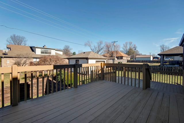 805 W Briarwood Lane, Nixa, MO 65714