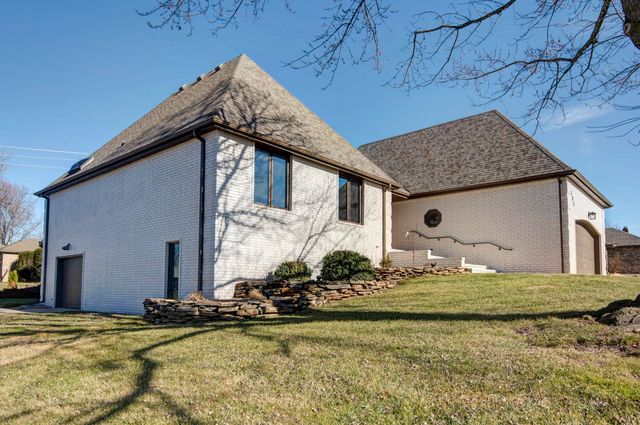 805 W Briarwood Lane, Nixa, MO 65714