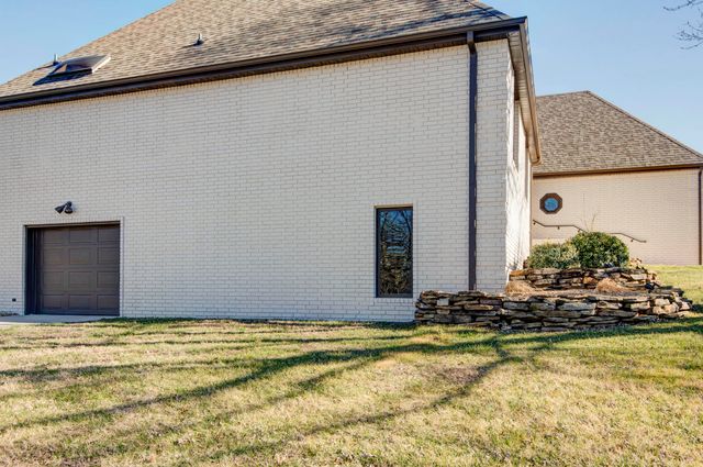 805 W Briarwood Lane, Nixa, MO 65714