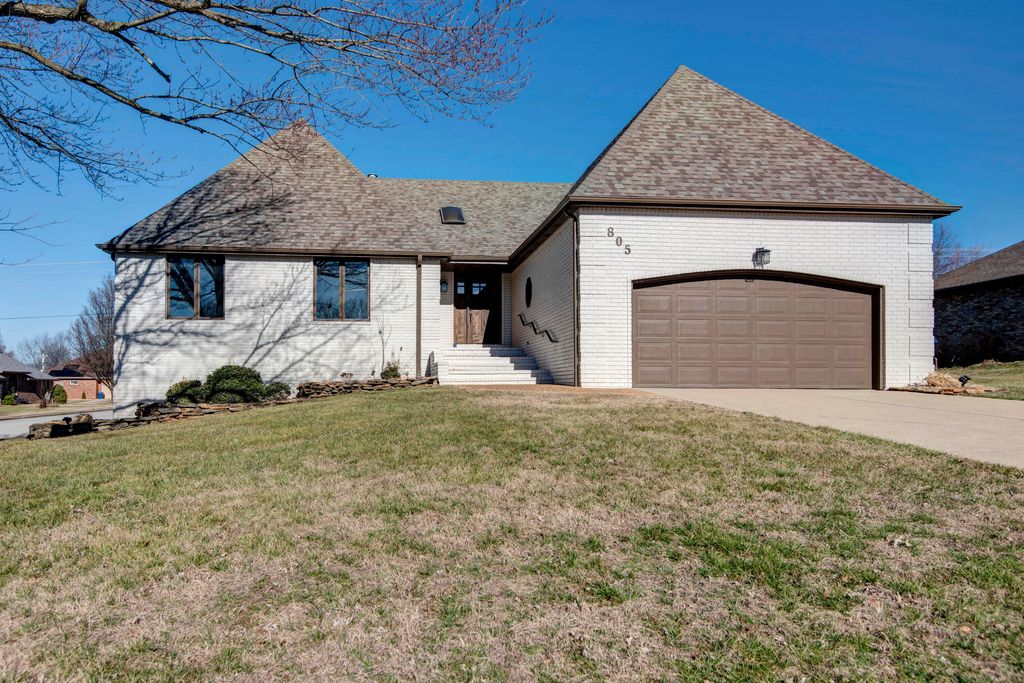 805 W Briarwood Lane, Nixa, MO 65714