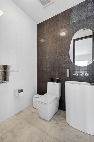 5861 NW 109th Ct, Doral, FL 33178