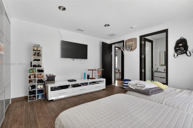 5861 NW 109th Ct, Doral, FL 33178