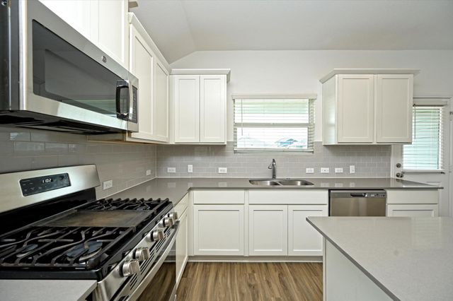 180 Madrid DR, Kyle, TX 78640