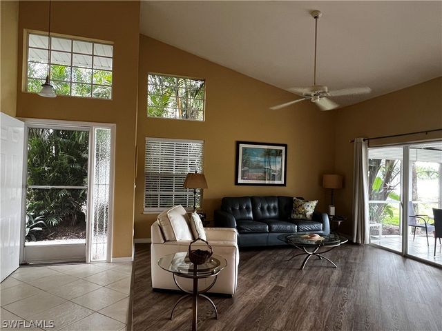 131 Bristol LN C-16, Naples, FL 34112