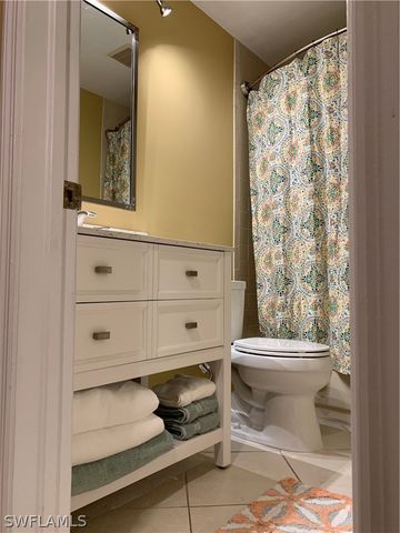 131 Bristol LN C-16, Naples, FL 34112