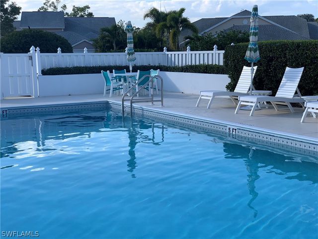 131 Bristol LN C-16, Naples, FL 34112