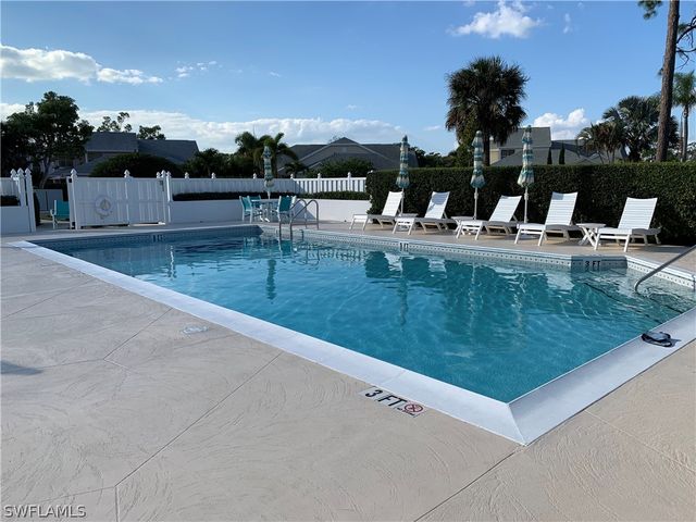 131 Bristol LN C-16, Naples, FL 34112