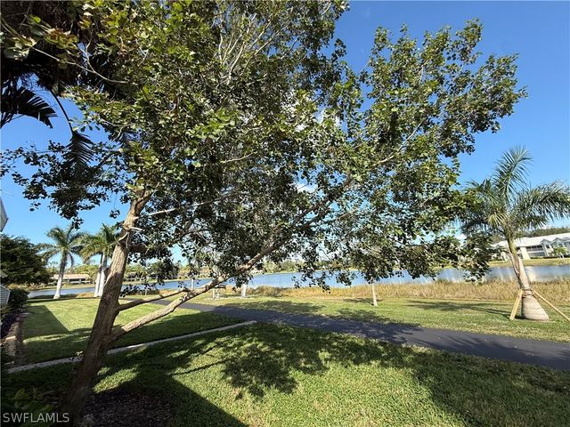 131 Bristol LN C-16, Naples, FL 34112