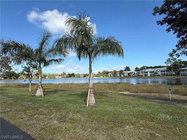 131 Bristol LN C-16, Naples, FL 34112