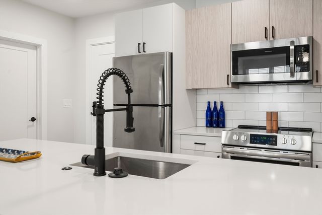 10 Somerset 402, Winthrop, MA 02152