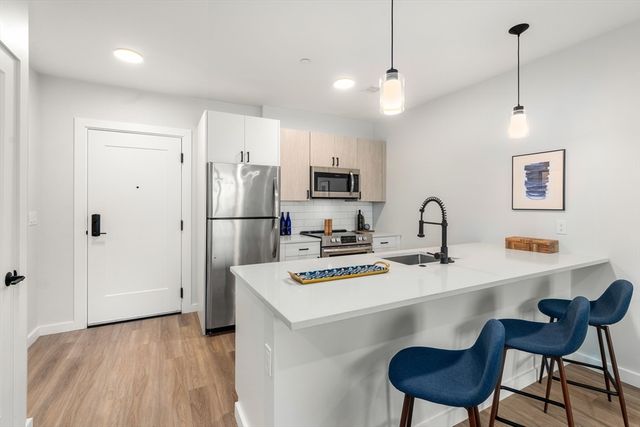 10 Somerset 402, Winthrop, MA 02152