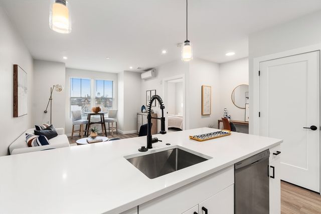 10 Somerset 402, Winthrop, MA 02152