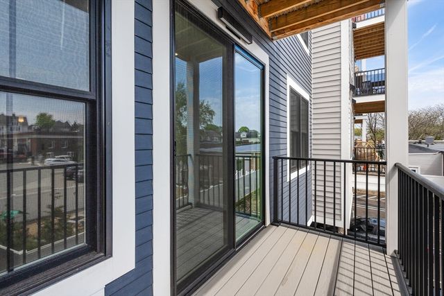 10 Somerset 402, Winthrop, MA 02152