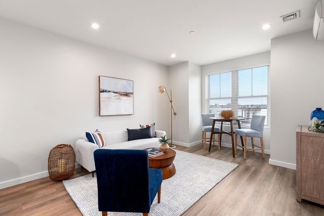 10 Somerset 402, Winthrop, MA 02152