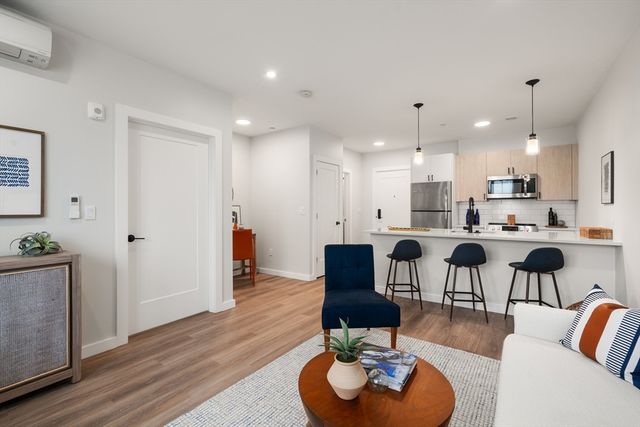 10 Somerset 402, Winthrop, MA 02152