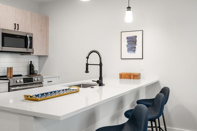 10 Somerset 402, Winthrop, MA 02152