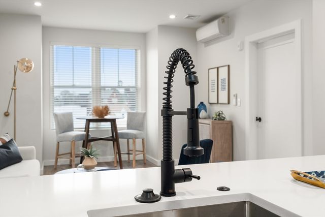 10 Somerset 402, Winthrop, MA 02152