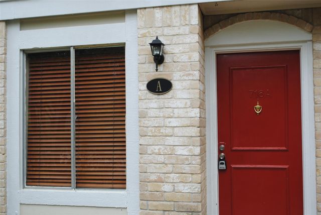 716 Memorial Mews Street A, Houston, TX 77079